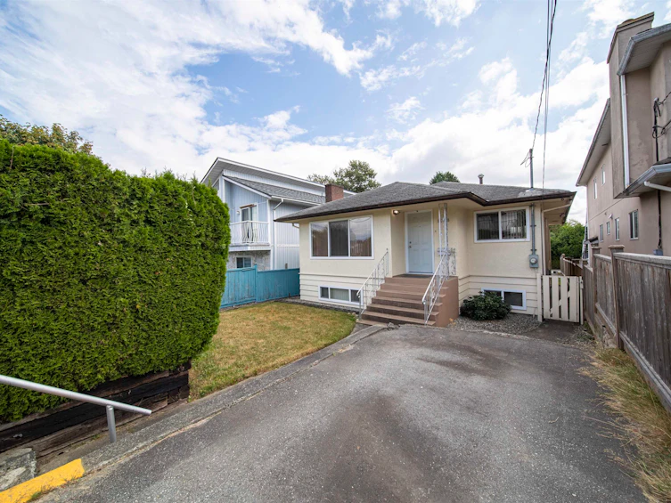 8288 12th Avenue, Burnaby, BC, V3N 2L4
