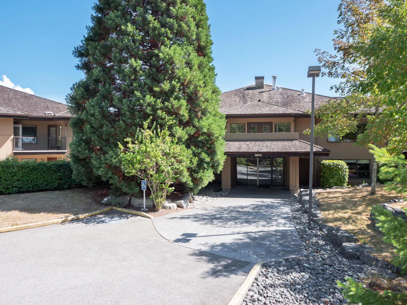 201 - 5855 Cowrie Street, Sechelt BC