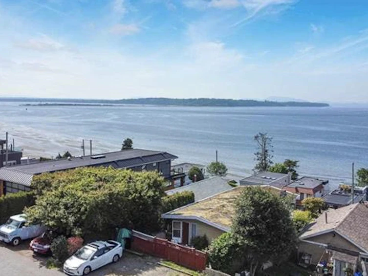 15276 Columbia Avenue, Surrey, BC, V4B 1J6