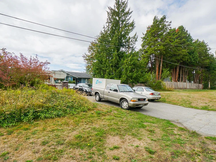 2093 King George Boulevard, Surrey, BC, V4A 5A3