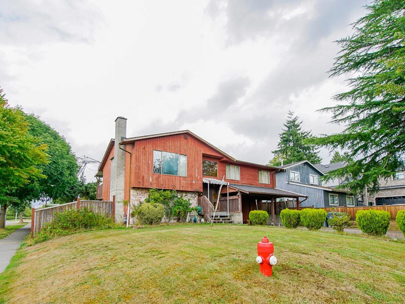 13813 92a Avenue, Surrey BC V3V 6Y5