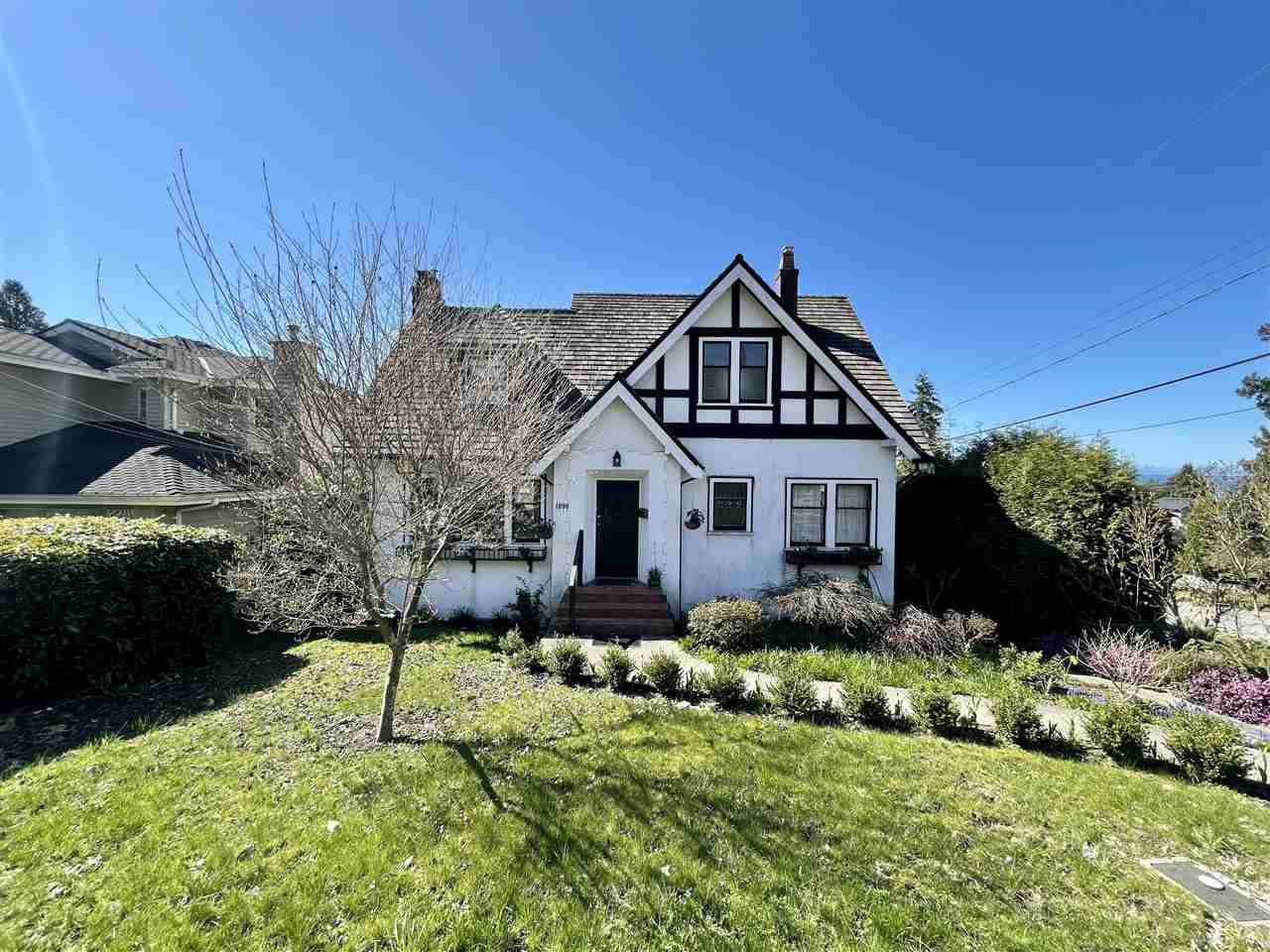 1090 Keith Road, West Vancouver, BC, V7T 1M5