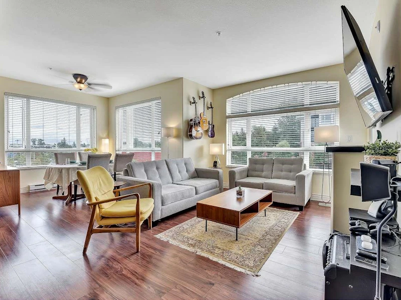 322 - 2970 King George Boulevard, Surrey BC V4P 0E6