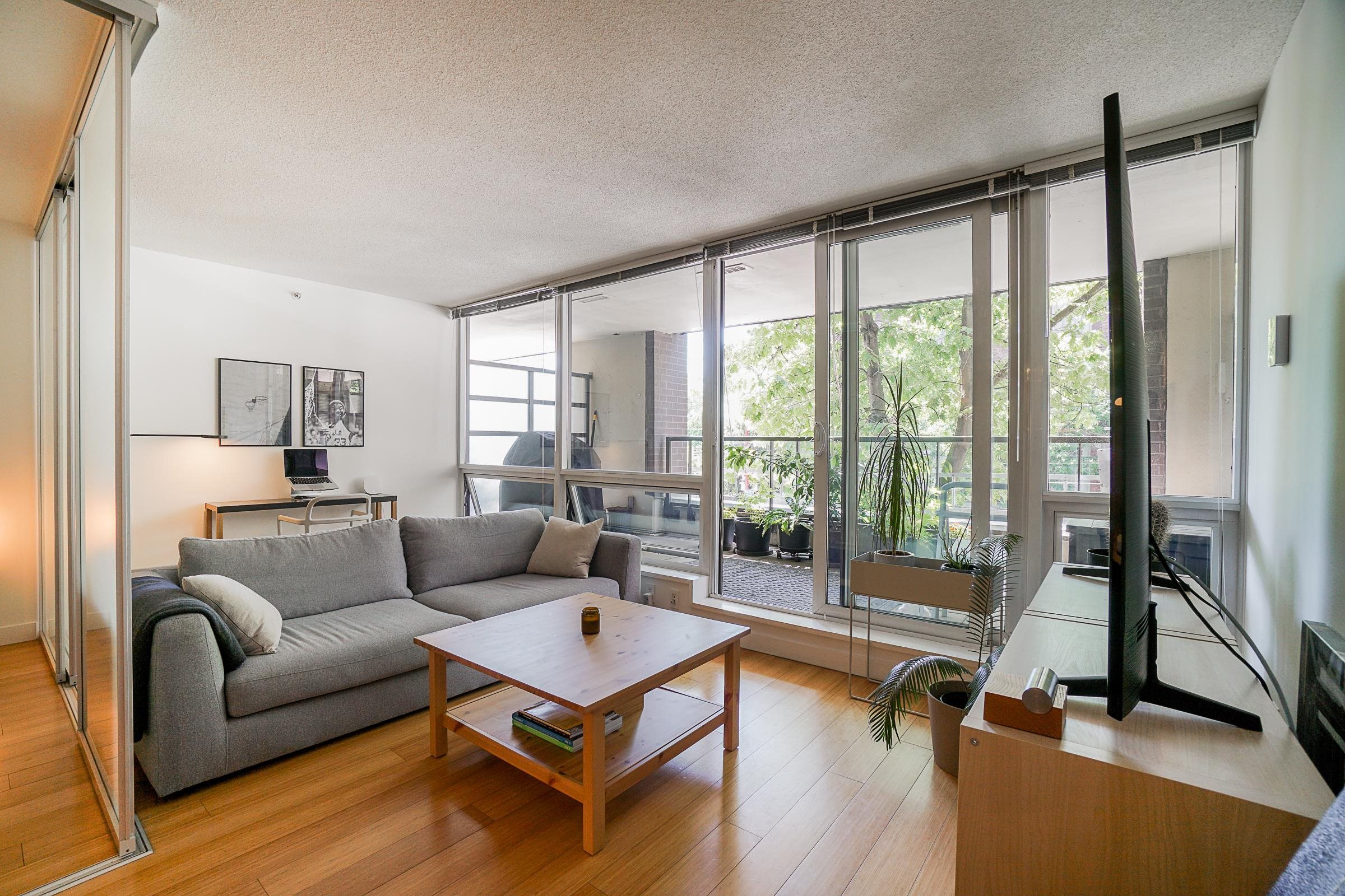 204-718 Main Street, Vancouver, BC, V6A 0B1