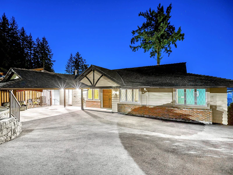 209 Rondoval Crescent, North Vancouver BC V7N 2W6