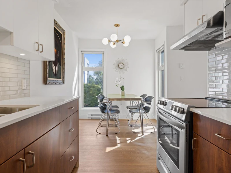 302 - 1864 Frances Street, Vancouver BC V5L 1Z7