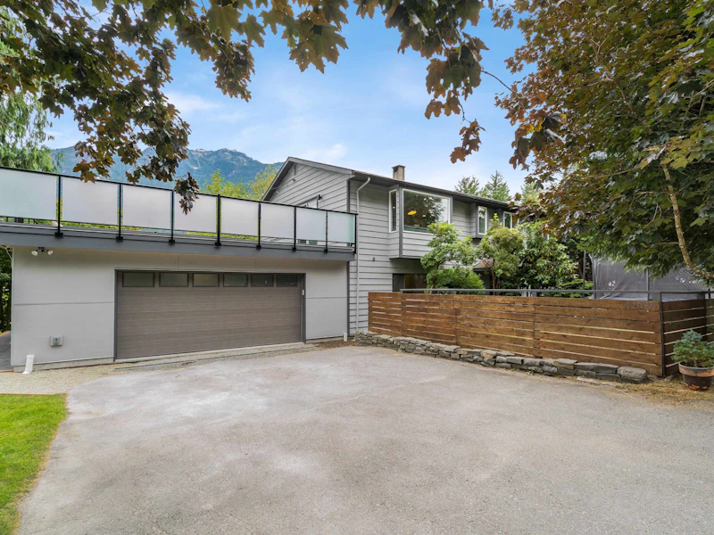 42025 Government Road, Squamish BC V0N 0A4