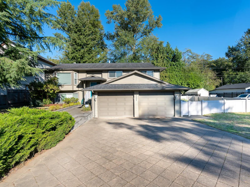 7948 141b Street, Surrey BC V3W 5L8