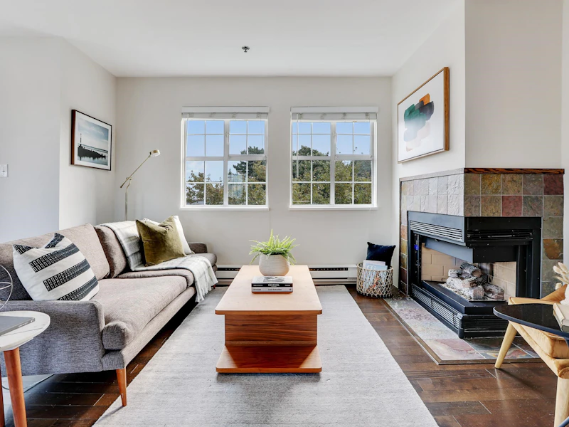 402 - 2091 Vine Street, Vancouver BC V6K 4P7