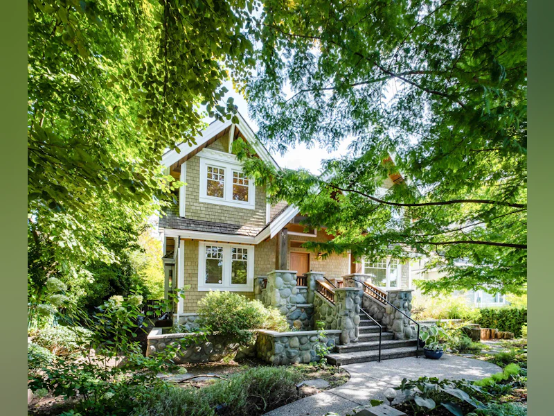 5870 Dunbar Street, Vancouver BC V6N 1X1