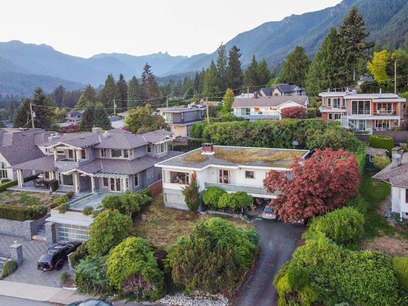 722 Tudor Avenue, North Vancouver BC V7R 1W9