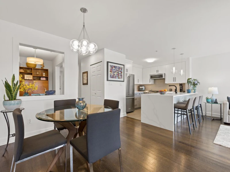 205 - 3637 W 17th Avenue, Vancouver BC V6S 1A3