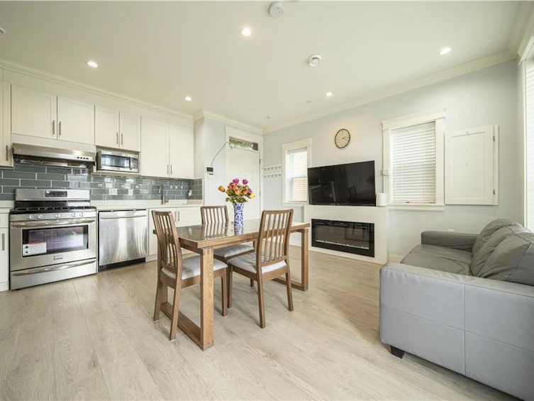 2216 Mannering Avenue, Vancouver, BC, V5N 3C4