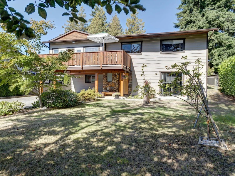 5688 Medusa Street, Sechelt BC
