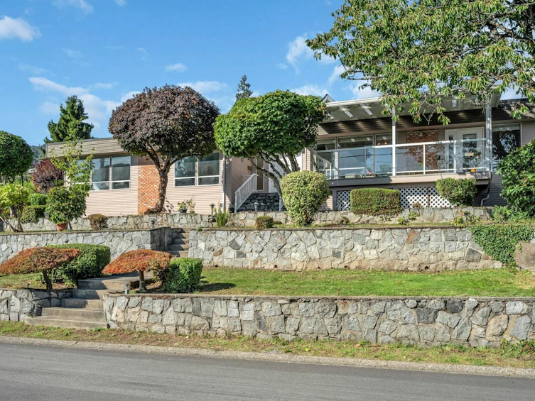 2395 Mathers Avenue, West Vancouver, BC, V7V 2H7
