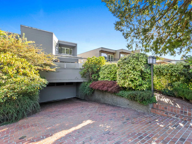2320 Bellevue Avenue, West Vancouver BC V7V 1C8