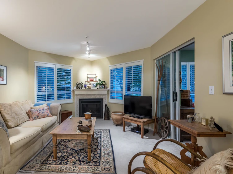 212-128 W 8th Street, North Vancouver, BC, V7M 3M1