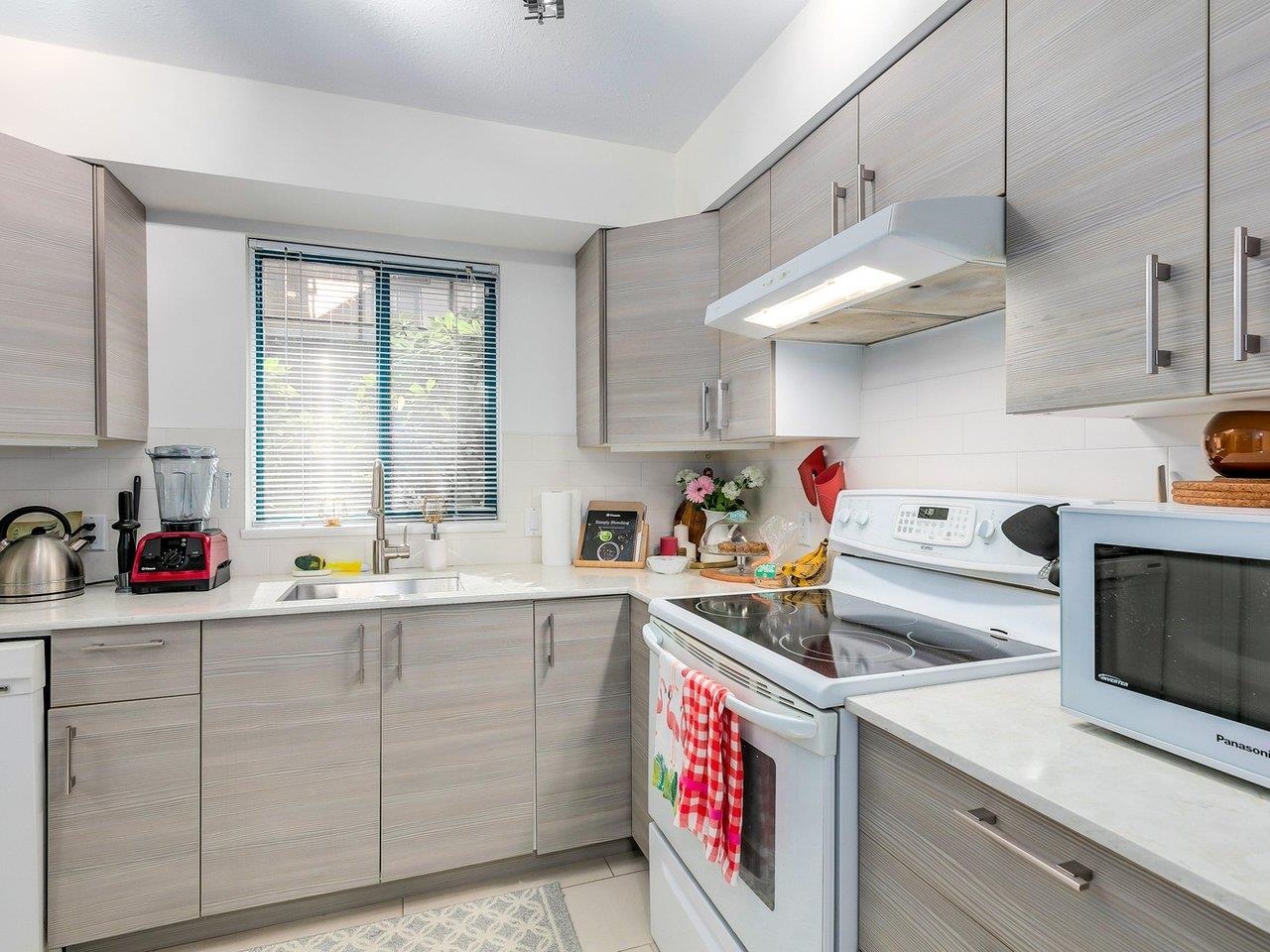 104-988 W 16th Avenue, Vancouver, BC, V5Z 1T2