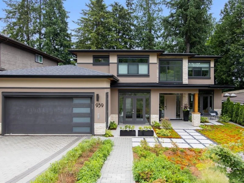 939 Clements Avenue, North Vancouver BC V7R 2K8