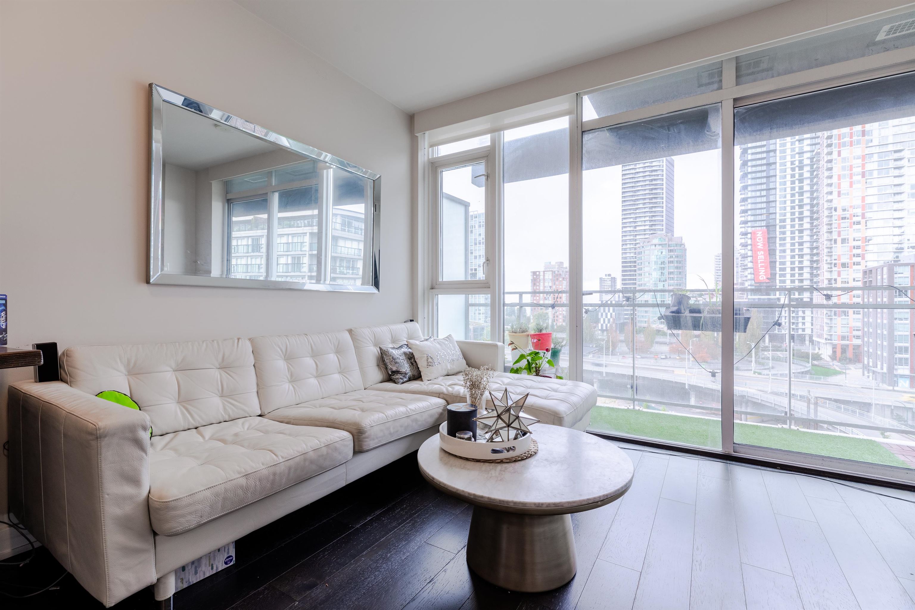 1102-1372 Seymour Street, Vancouver, BC, V6B 0L1