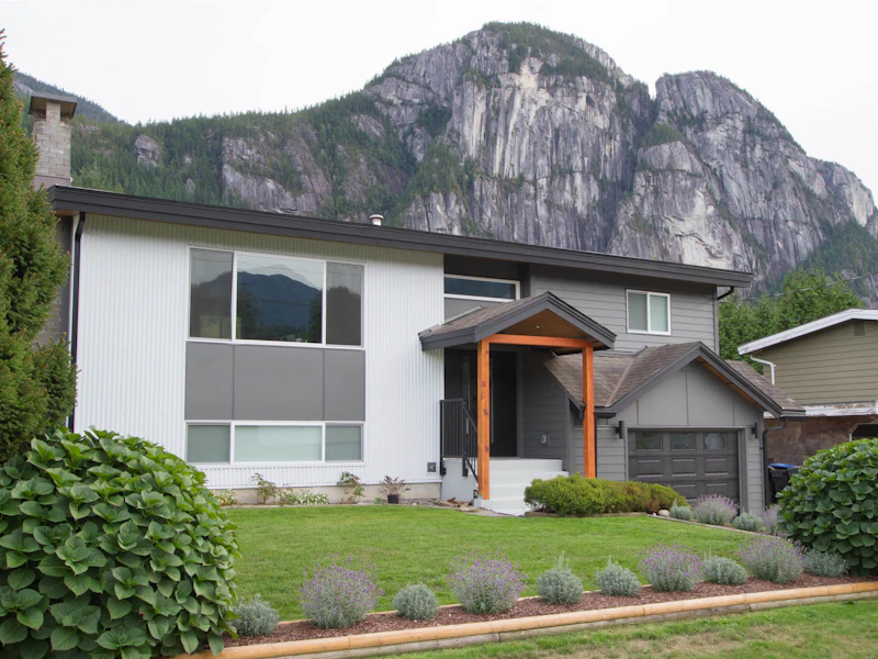38148 Hemlock Avenue, Squamish BC V0N 0C2