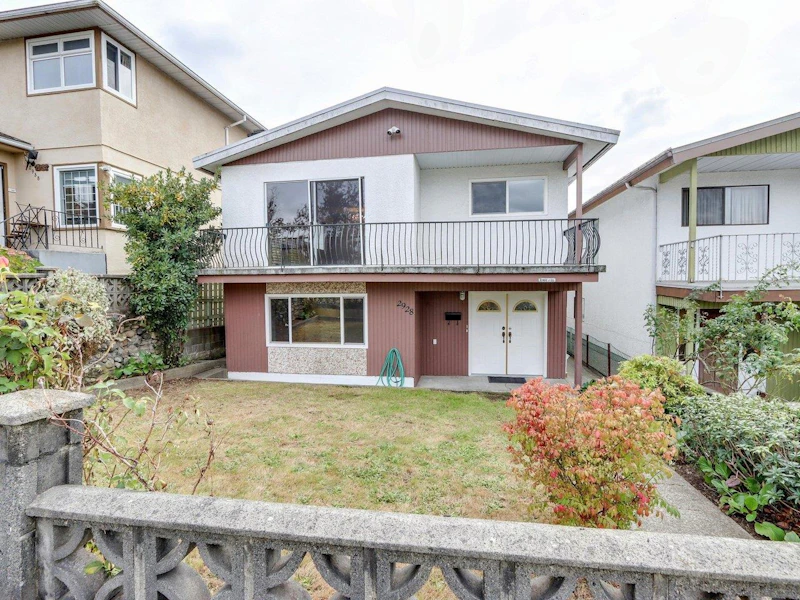 2928 E 6th Avenue, Vancouver BC V5M 1S1
