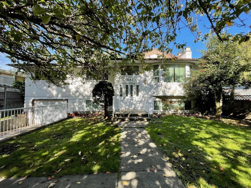13685 Blackburn Avenue, Surrey BC V4B 2Z1
