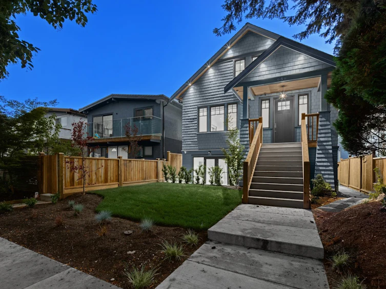 656 E 13th Avenue, Vancouver, BC, V5T 2L1