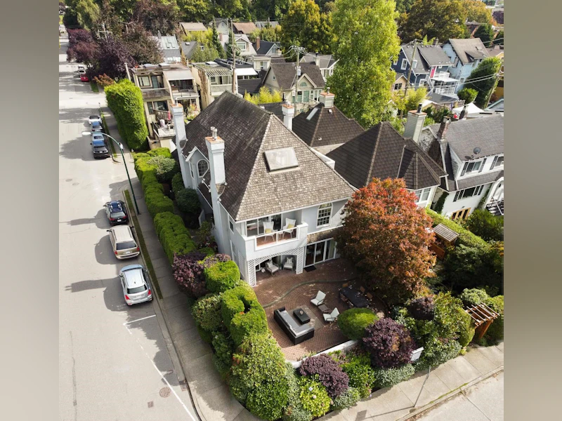 2076 Creelman Avenue, Vancouver BC V6J 1C3
