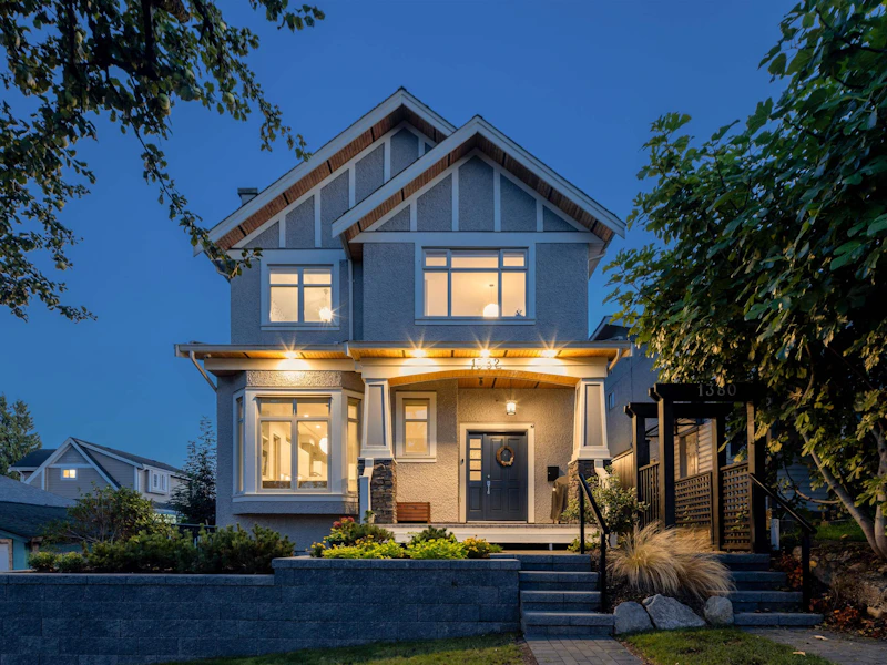 1382 E 17th Avenue, Vancouver BC V5V 1C7