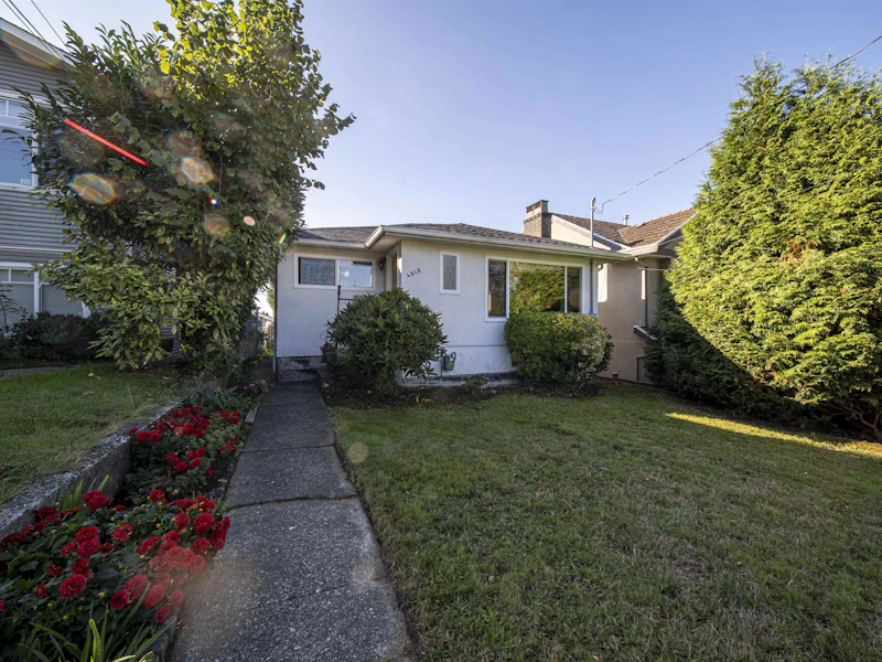 4818 Dundas Street, Burnaby BC V5C 1B7