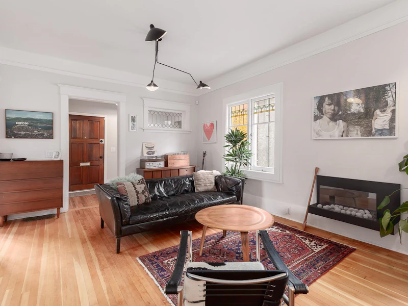 2243 Ferndale Street, Vancouver BC V5L 1Y6