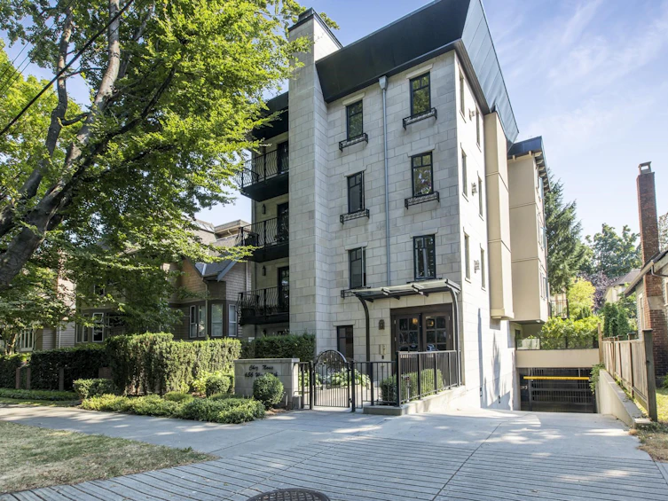 100-656 W 13th Avenue, Vancouver, BC, V5Z 1N9