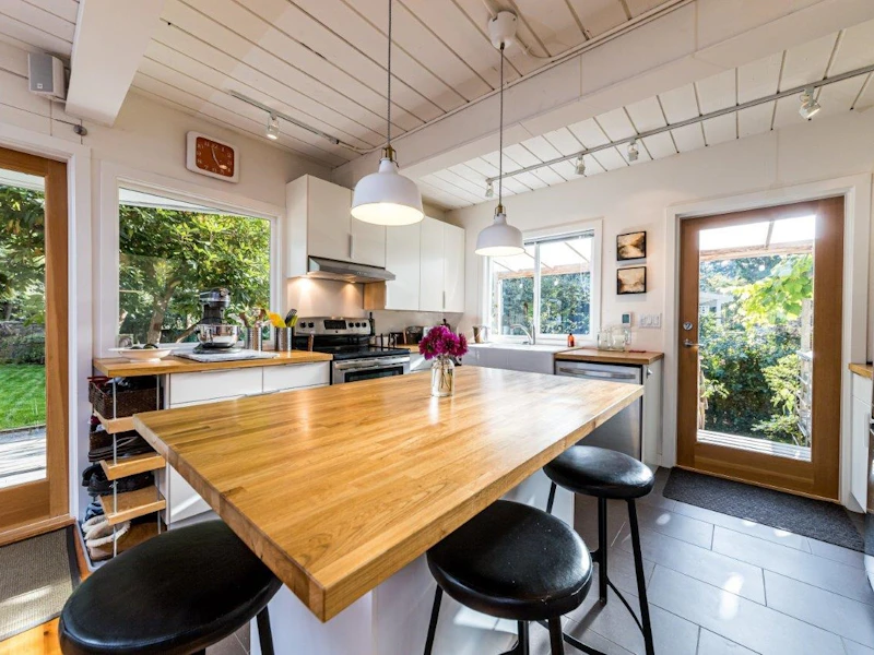 1137 Lenora Road, Bowen Island BC V0N 1G1