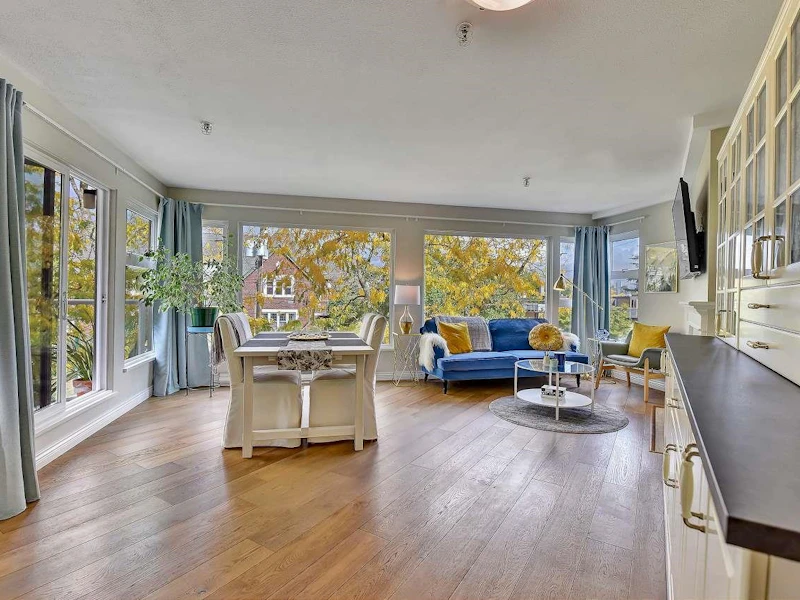 305 - 2010 W 8th Avenue, Vancouver BC V6J 1W5