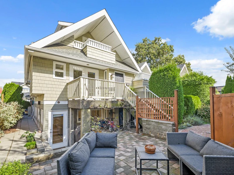 1207 E 15th Avenue, Vancouver BC V5T 2S7
