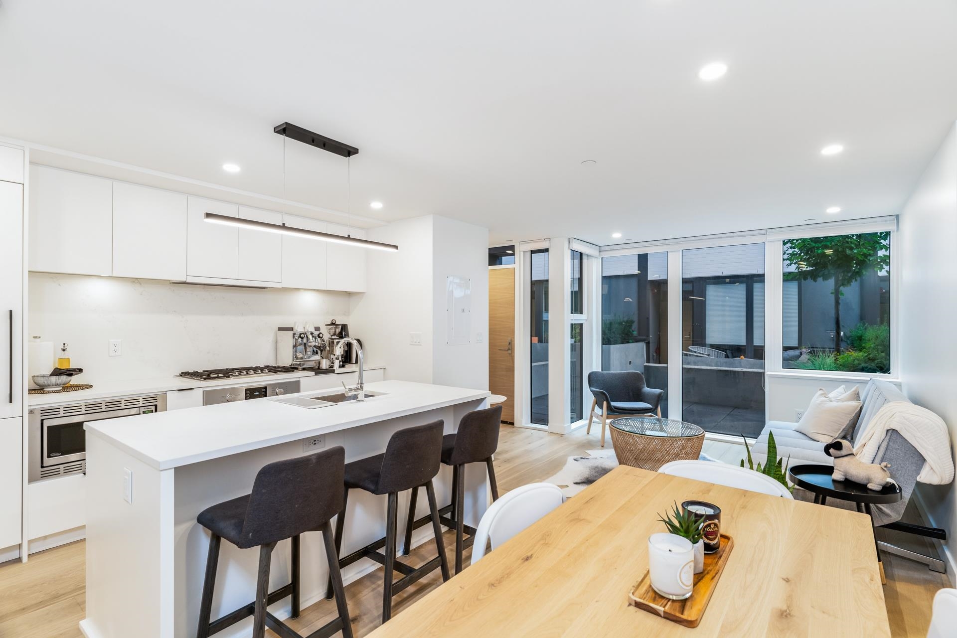 107-649 E 3rd Street, North Vancouver, BC, V7L 1G6