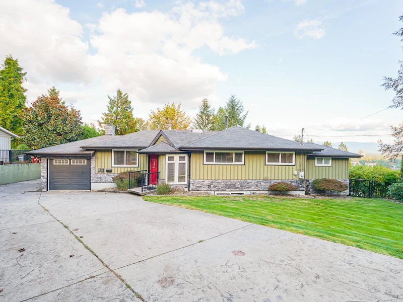 3043 Daybreak Avenue, Coquitlam BC V3C 2G3