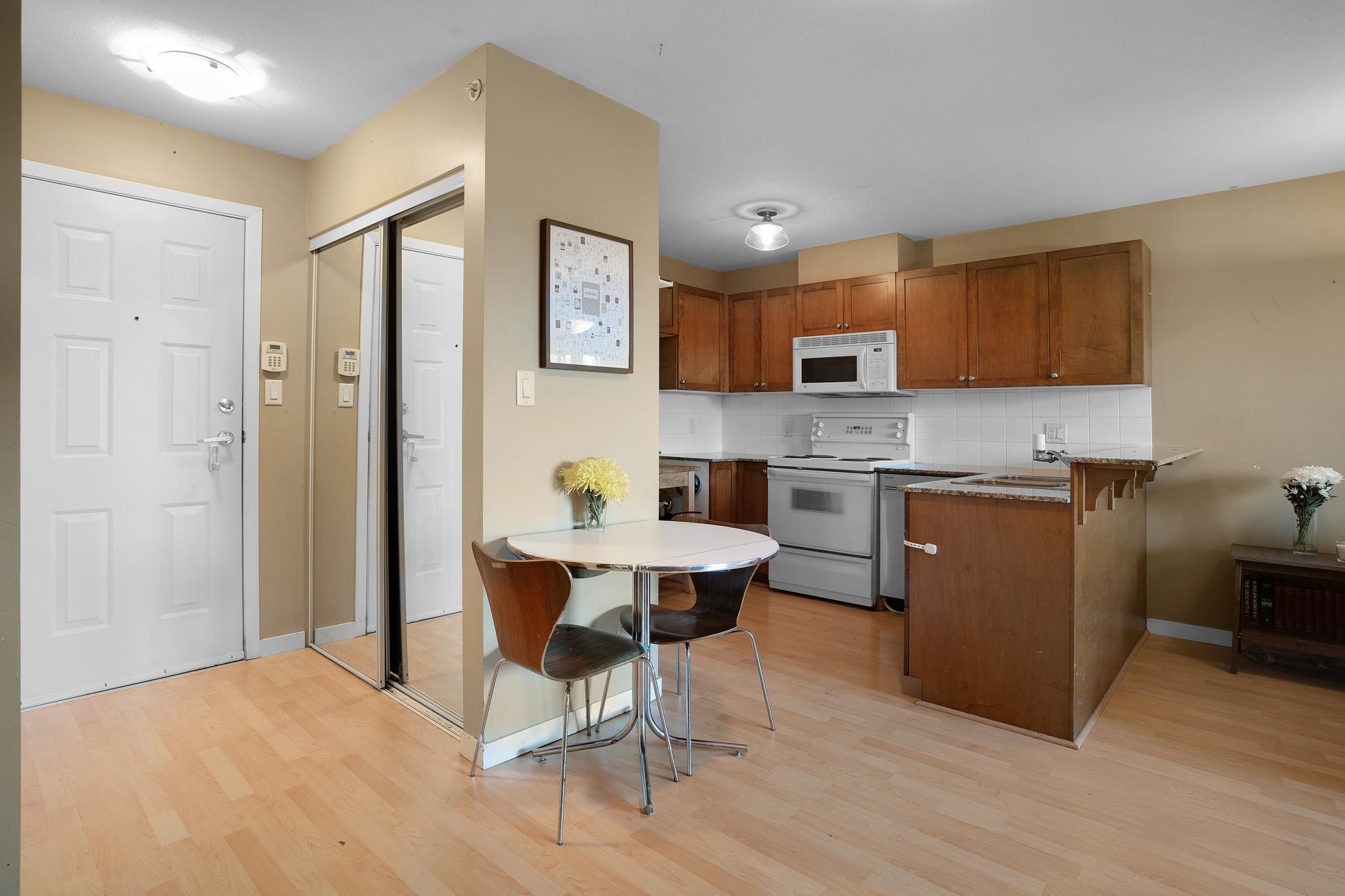 PH5-3089 Oak Street, Vancouver, BC, V6H 2K8