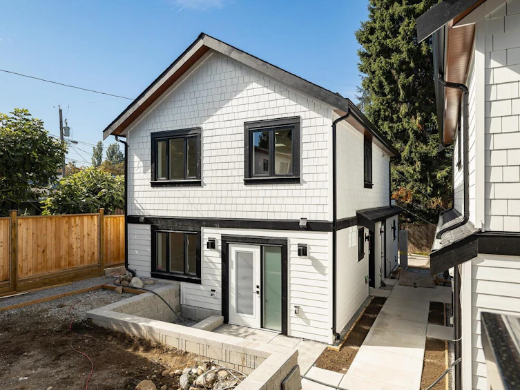 5449 Killarney, Vancouver, BC, V5R 5Y3