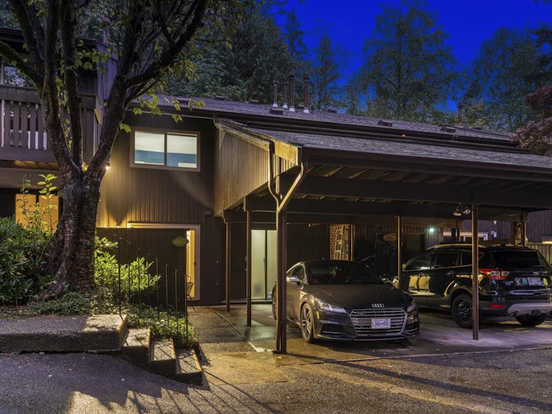 2082 Purcell Way, North Vancouver BC V7J 3K3