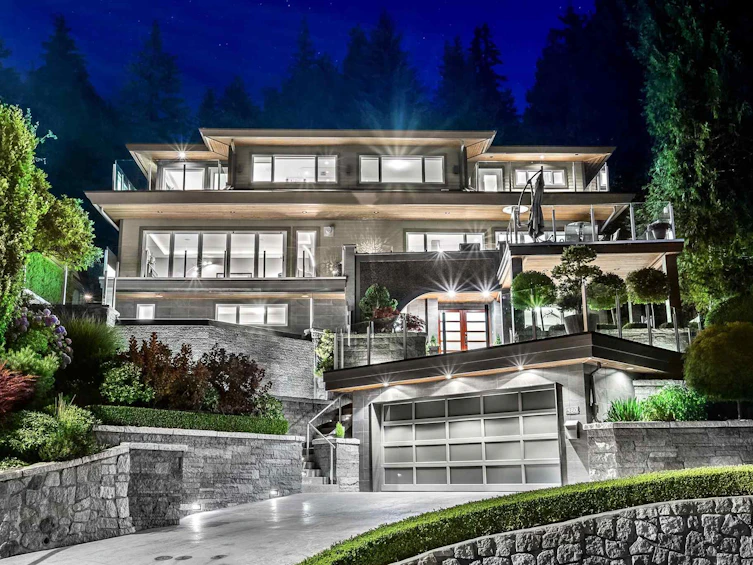 380 Newdale Court, North Vancouver, BC, V7N 3H4