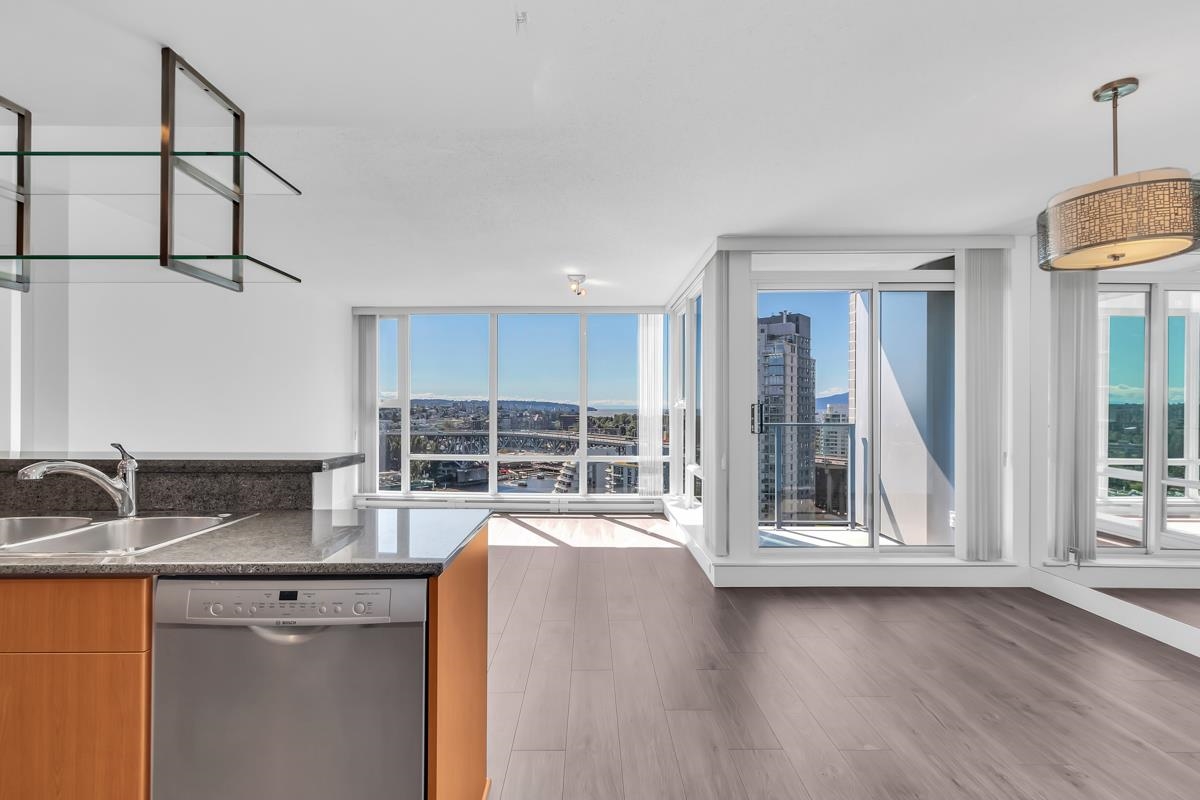 2105-455 Beach Crescent, Vancouver, BC, V6Z 3E5