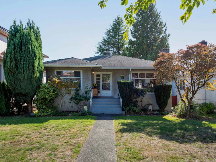 34 W 47th Avenue, Vancouver, BC, V5Y 2X8