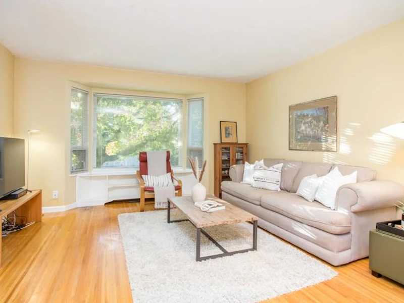 7 - 10900 No. 3 Road, Richmond BC V7A 1X1