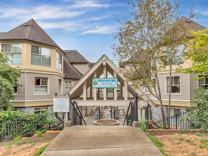 213 - 214 Eleventh Street, New Westminster BC V3M 4C9