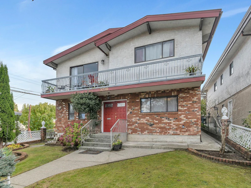 3290 E 14th Avenue, Vancouver BC V5M 2J6