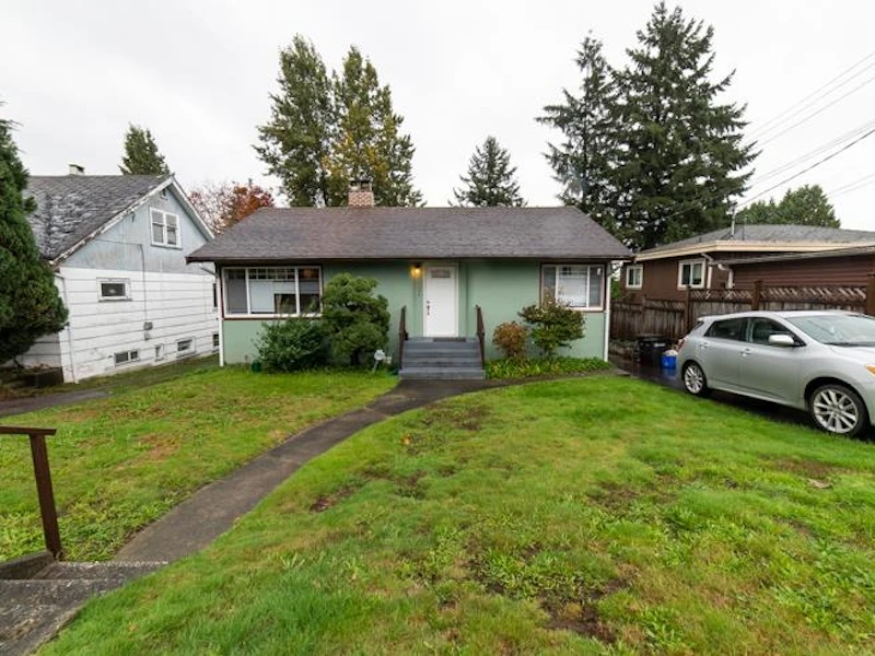 7732 13th Avenue, Burnaby BC V3N 2E6