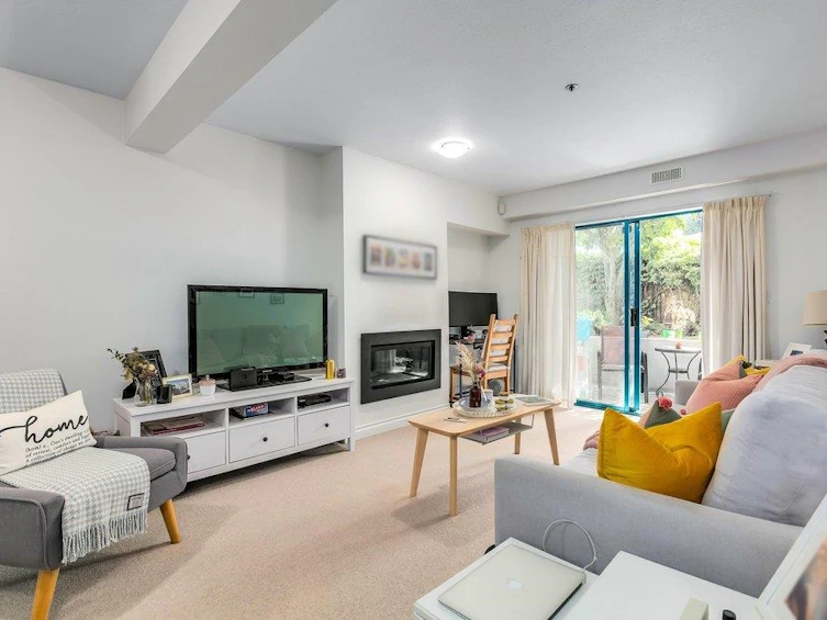 104-988 W 16th Avenue, Vancouver, BC, V5Z 1T2