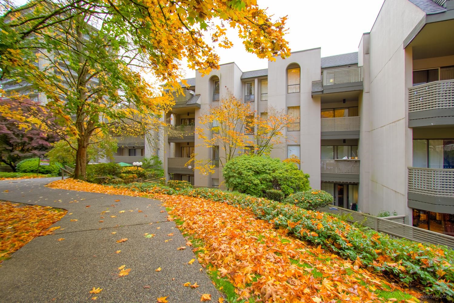 215-1955 Woodway Place, Burnaby, BC, V5B 4S5